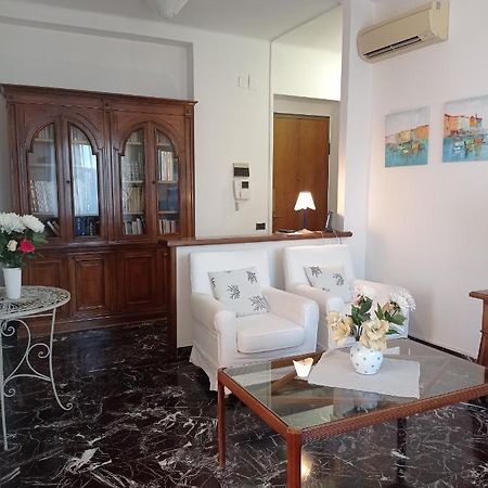 Down Town Emily Apartment La Spezia Bagian luar foto