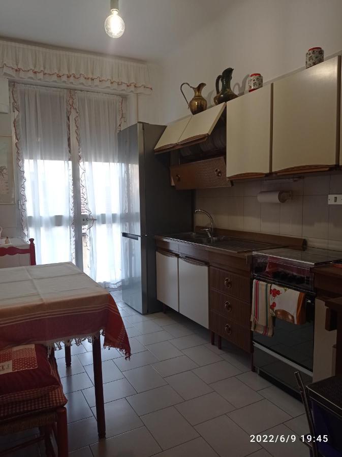 Down Town Emily Apartment La Spezia Bagian luar foto