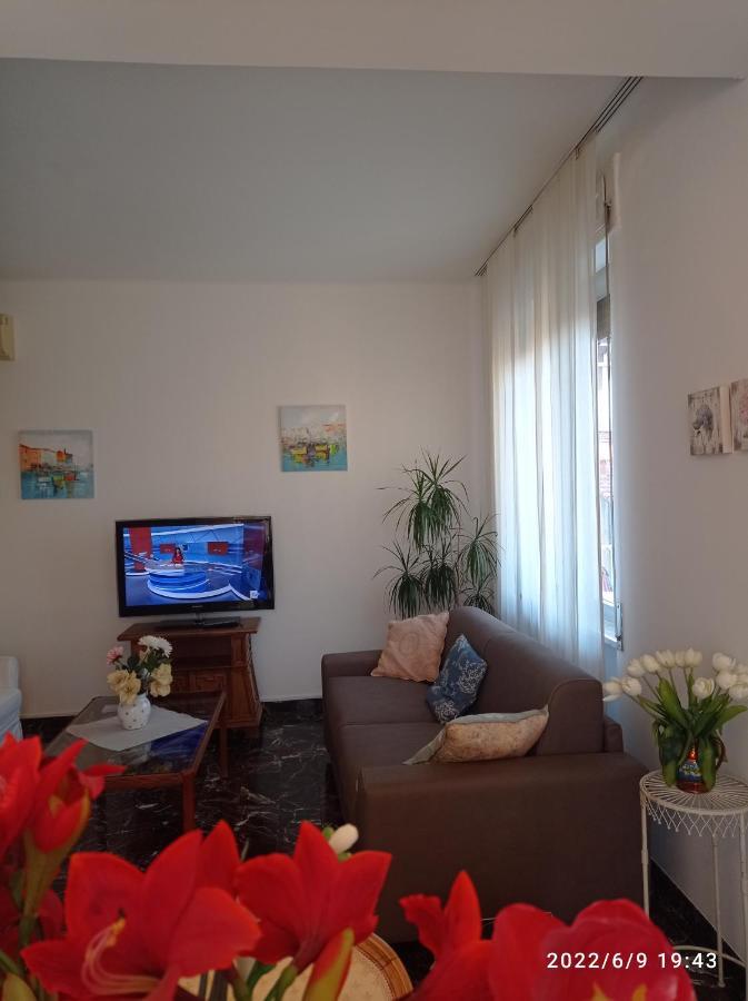 Down Town Emily Apartment La Spezia Bagian luar foto