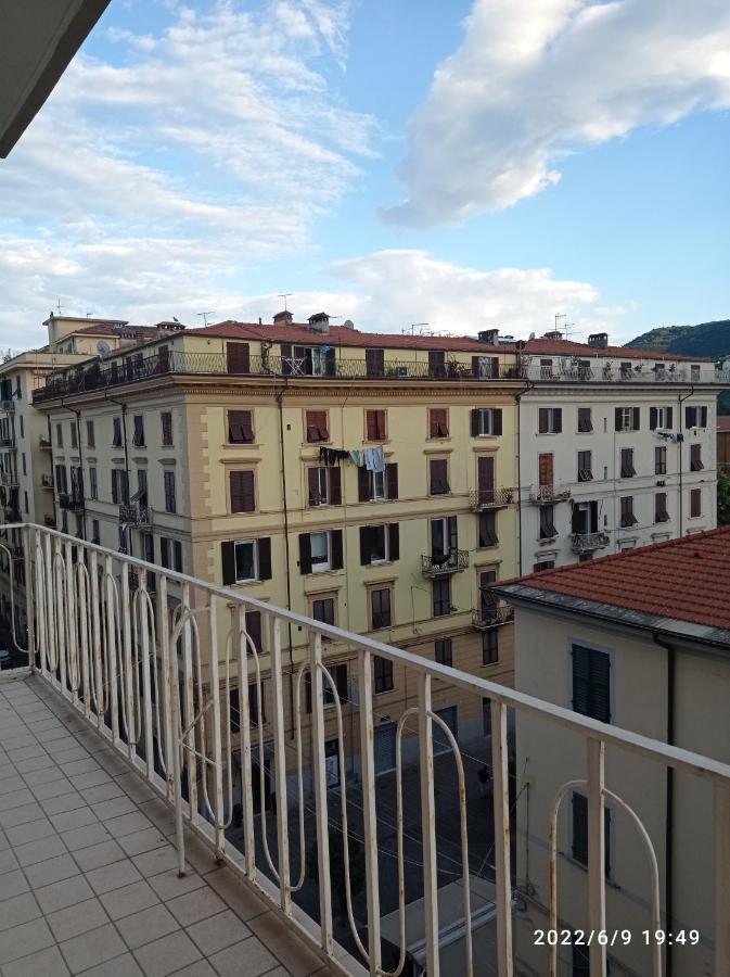 Down Town Emily Apartment La Spezia Bagian luar foto